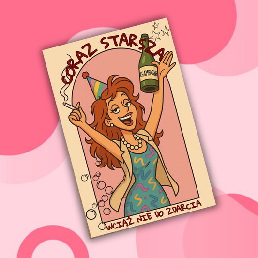 drewniana pocztówka urodzinowa z napisem coraz starsza wciąż nie do zdarcia