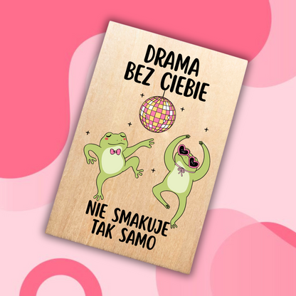 drewniana kartka urodzinowa z tańczącymi żabami