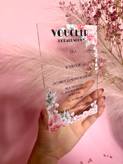 przezroczysty akrylowy voucher z różowymi kwiatami